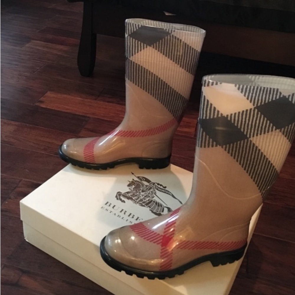 Authentic Burberry rain boots! Size 10 fits like 9 1/2.